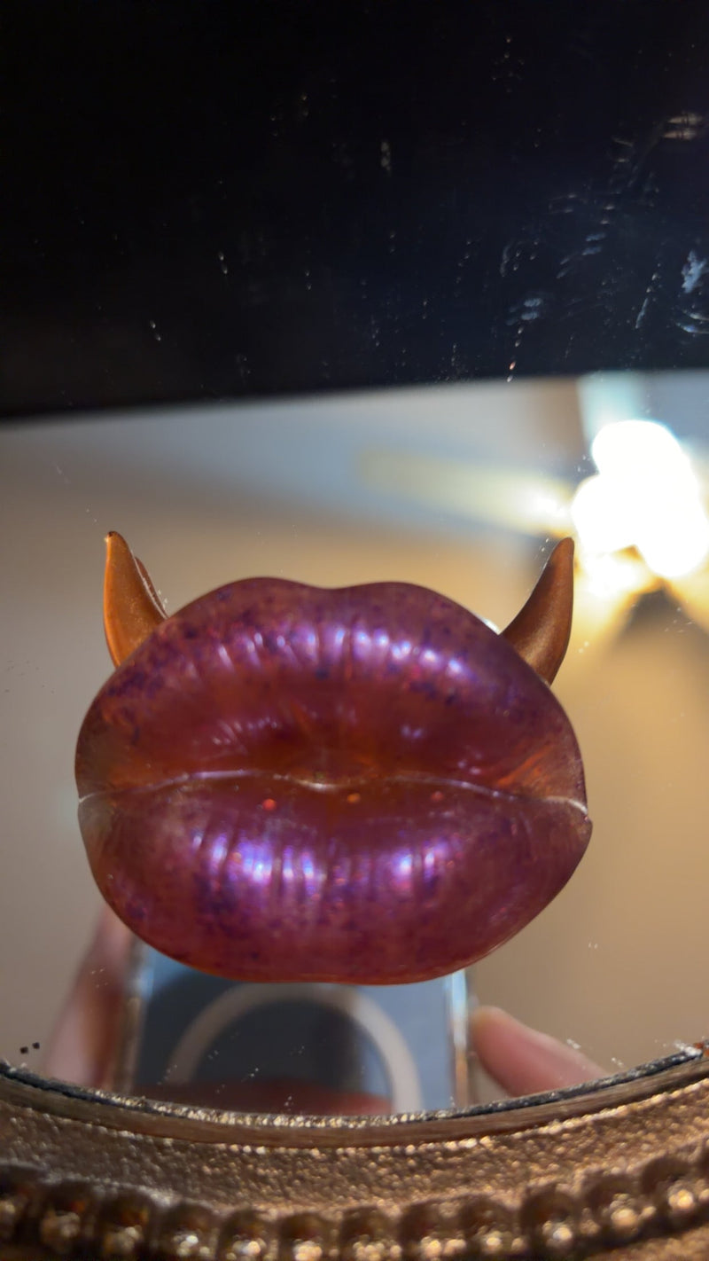 lips magnet
