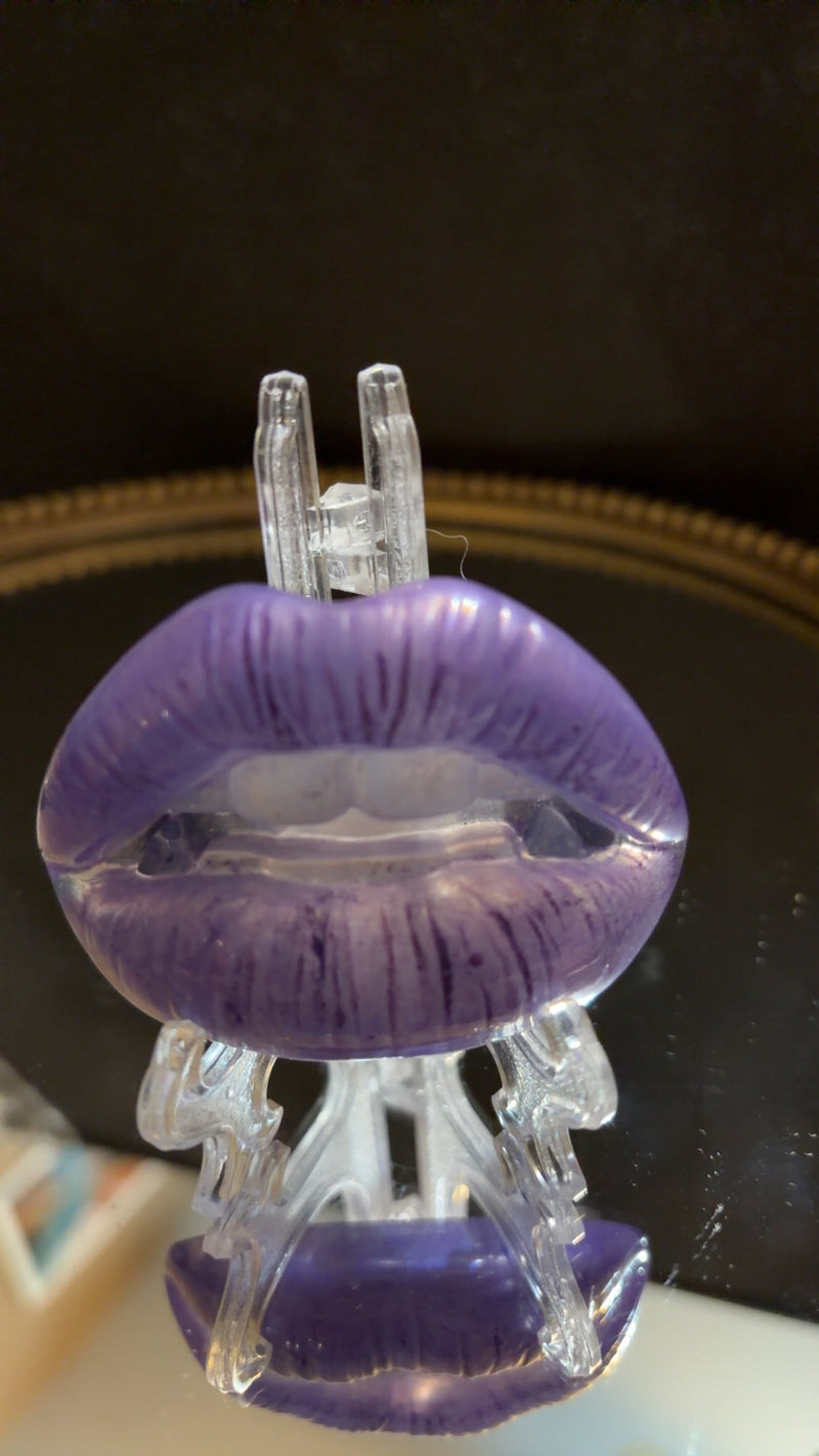 purple lip magnet